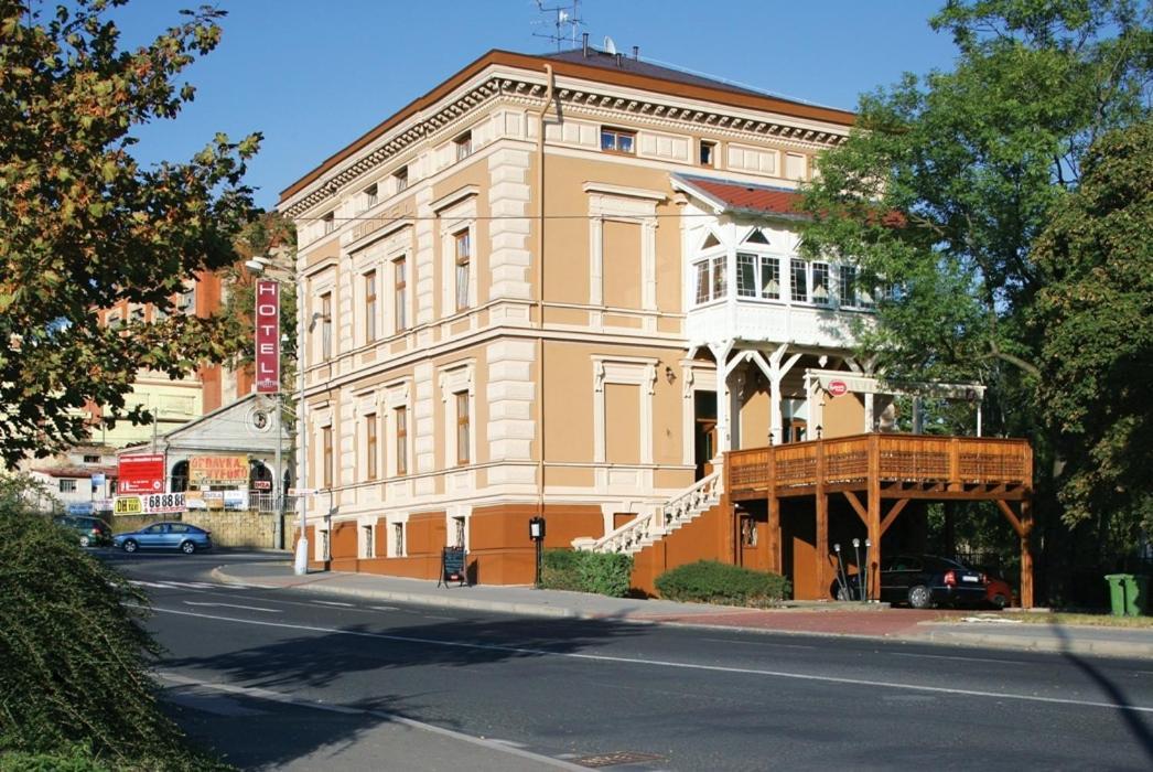 Hotel Mertin Chomutov Εξωτερικό φωτογραφία