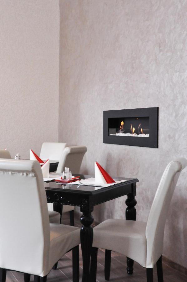 Hotel Mertin Chomutov Εξωτερικό φωτογραφία
