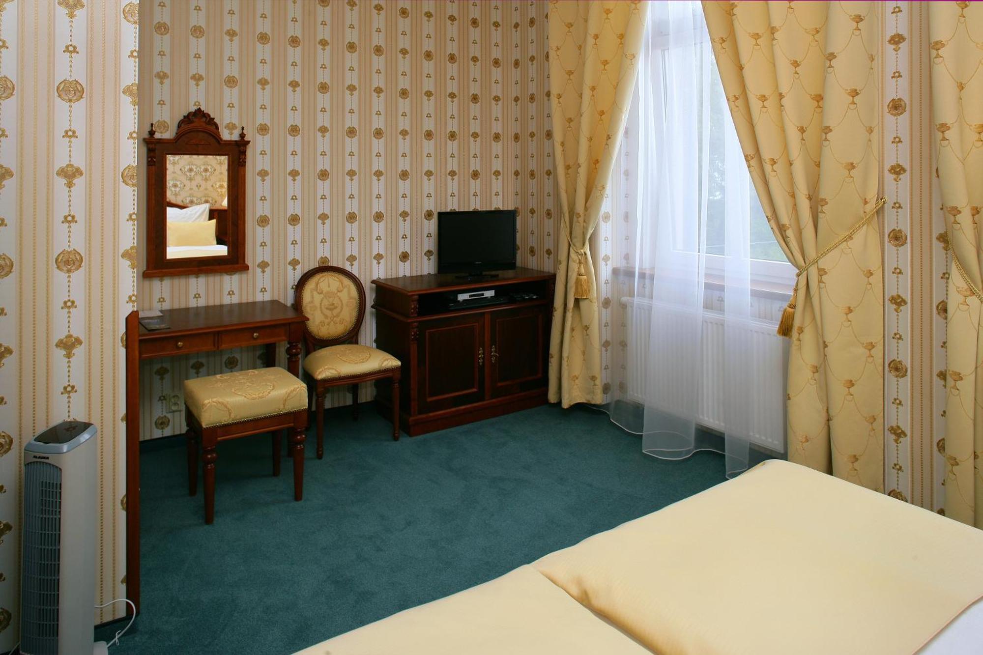 Hotel Mertin Chomutov Εξωτερικό φωτογραφία